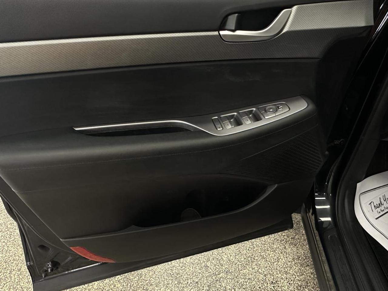 2024 Hyundai PALISADE Preferred PREFERRED/AWD/8-PASSENGER/SUNROOF/33KM/OFF 1 OWNER LEASE! Photo