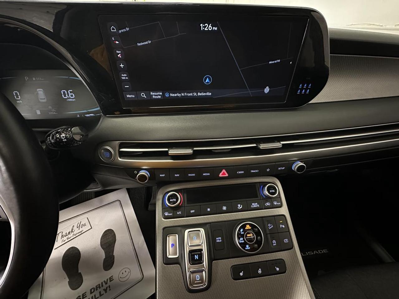 2024 Hyundai PALISADE Preferred PREFERRED/AWD/8-PASSENGER/SUNROOF/33KM/OFF 1 OWNER LEASE! Photo