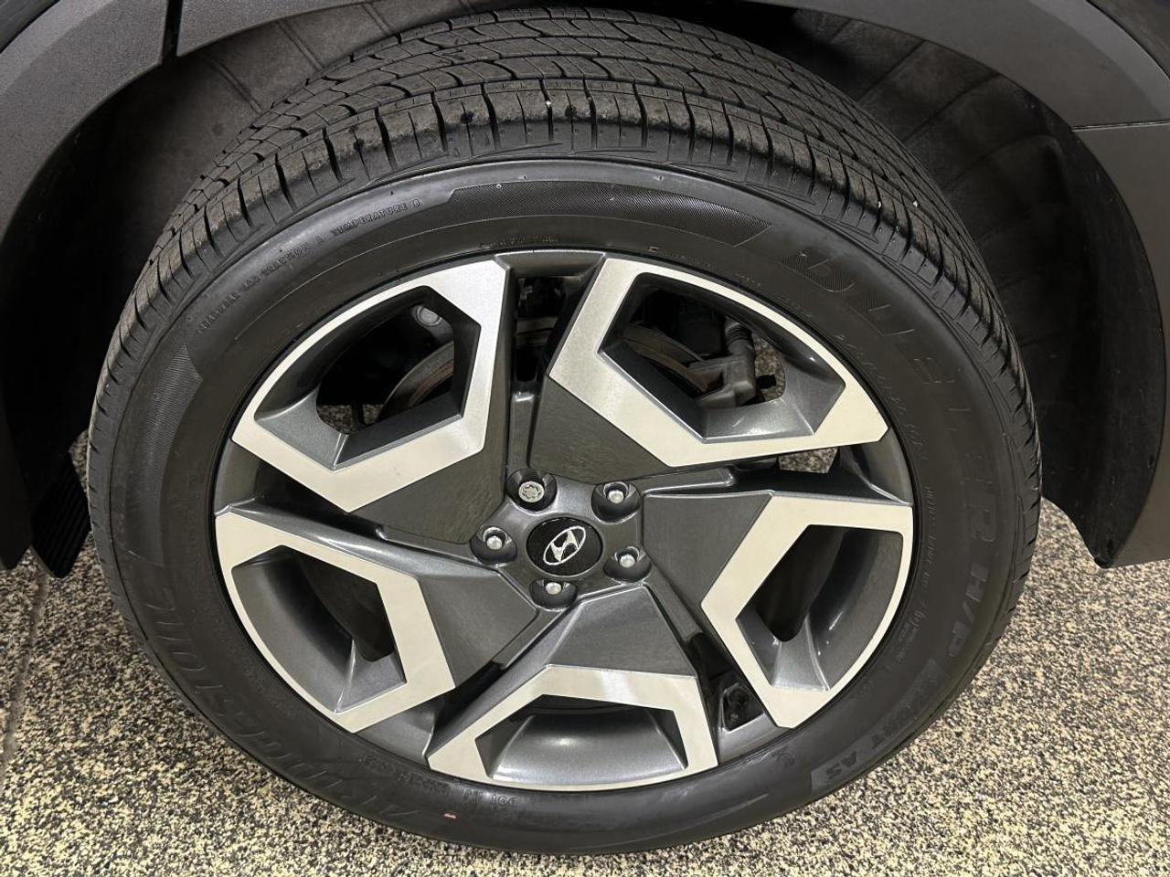 2024 Hyundai PALISADE Preferred PREFERRED/AWD/8-PASSENGER/SUNROOF/33KM/OFF 1 OWNER LEASE! Photo