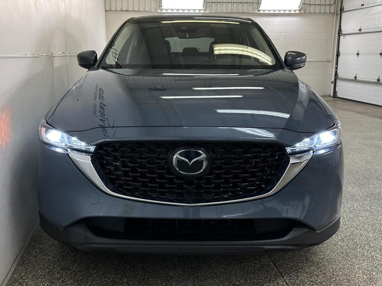 2025 Mazda CX-5 GS/AWD/PWR HEATED SEATS &amp; WHEEL/LEATHER/PWR GATE/CARPLAY/MORE! Photo1