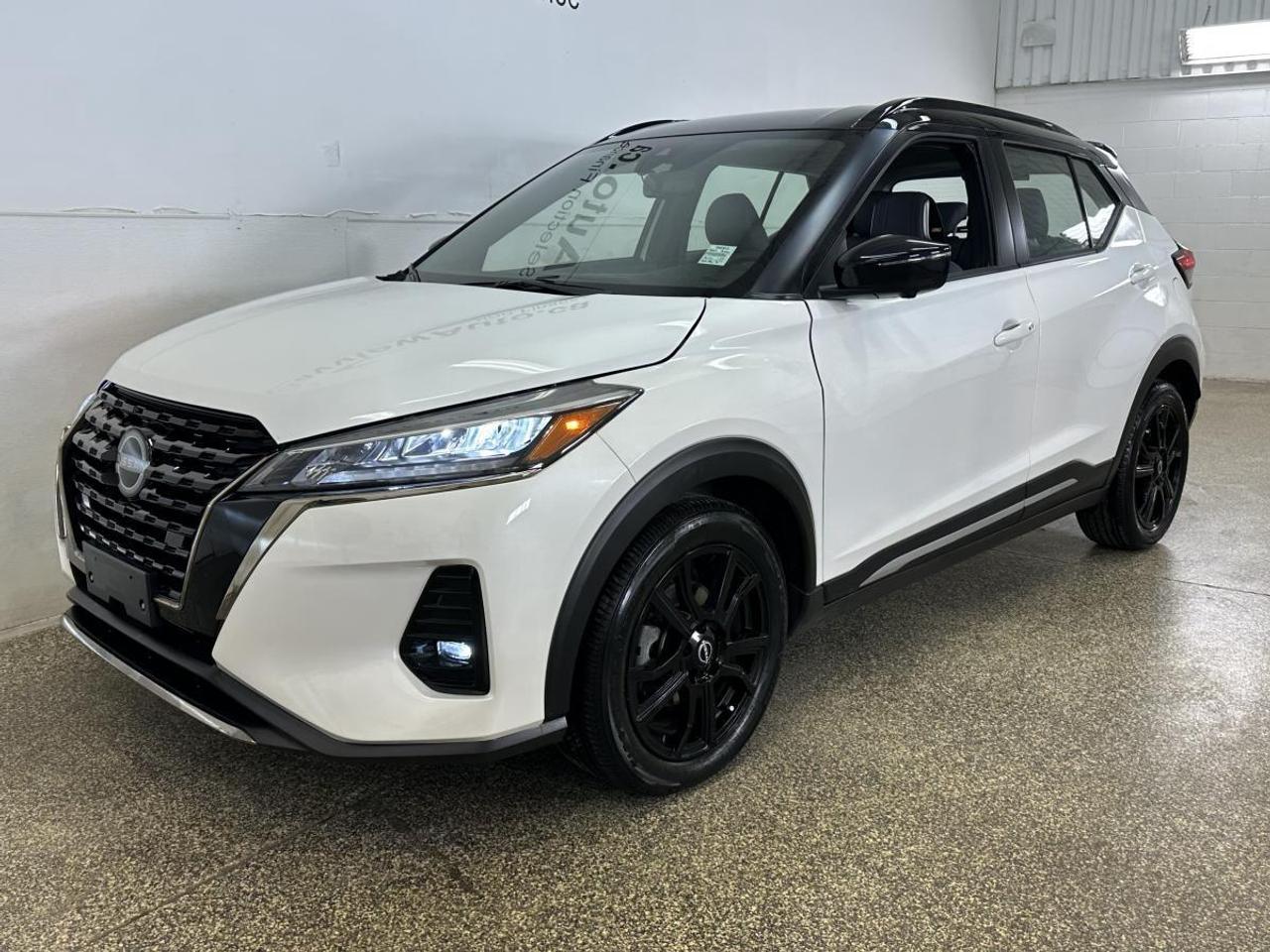 2024 Nissan Kicks SR/PREMIUM/2-TONE LEATHER/2-TONE ROOF/16KM/OFF 1 OWNER LEASE! Photo2