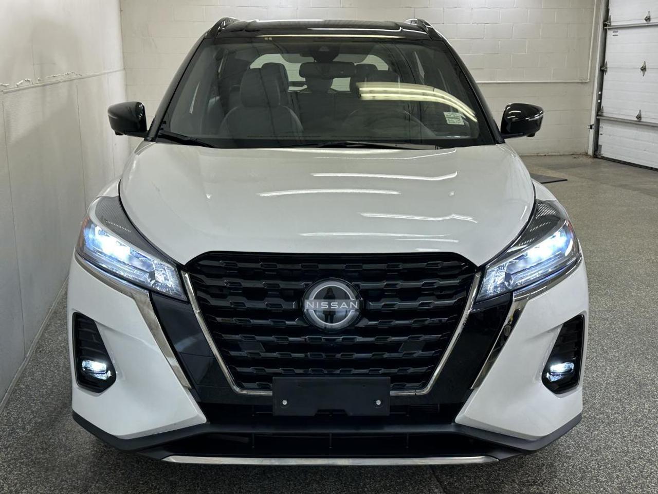 2024 Nissan Kicks SR/PREMIUM/2-TONE LEATHER/2-TONE ROOF/16KM/OFF 1 OWNER LEASE! Photo