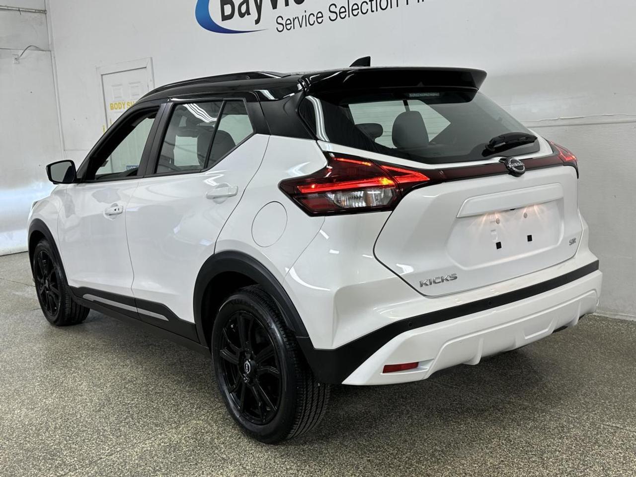 2024 Nissan Kicks SR/PREMIUM/2-TONE LEATHER/2-TONE ROOF/16KM/OFF 1 OWNER LEASE! Photo
