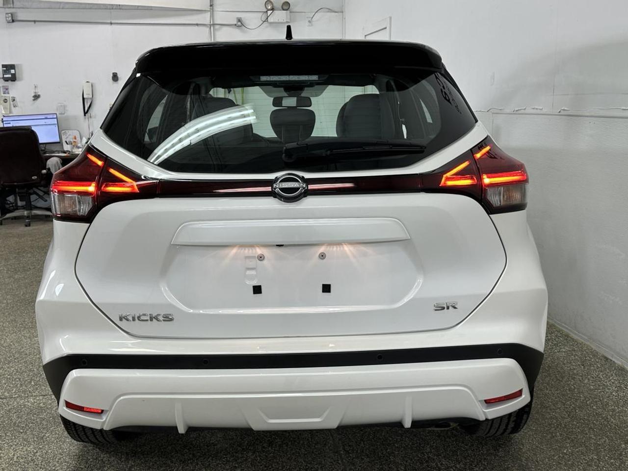 2024 Nissan Kicks SR/PREMIUM/2-TONE LEATHER/2-TONE ROOF/16KM/OFF 1 OWNER LEASE! Photo