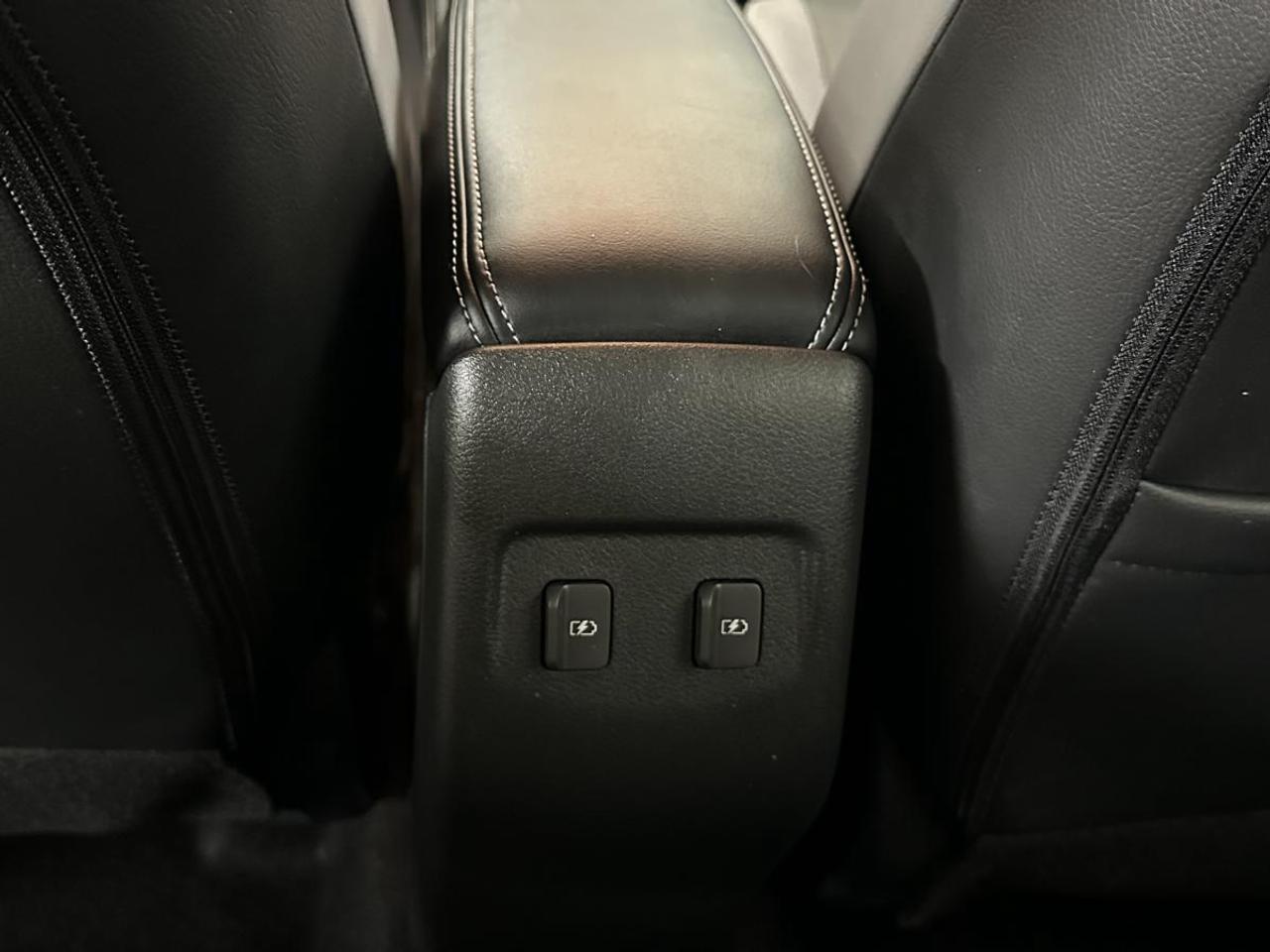 2024 Nissan Kicks SR/PREMIUM/2-TONE LEATHER/2-TONE ROOF/16KM/OFF 1 OWNER LEASE! Photo