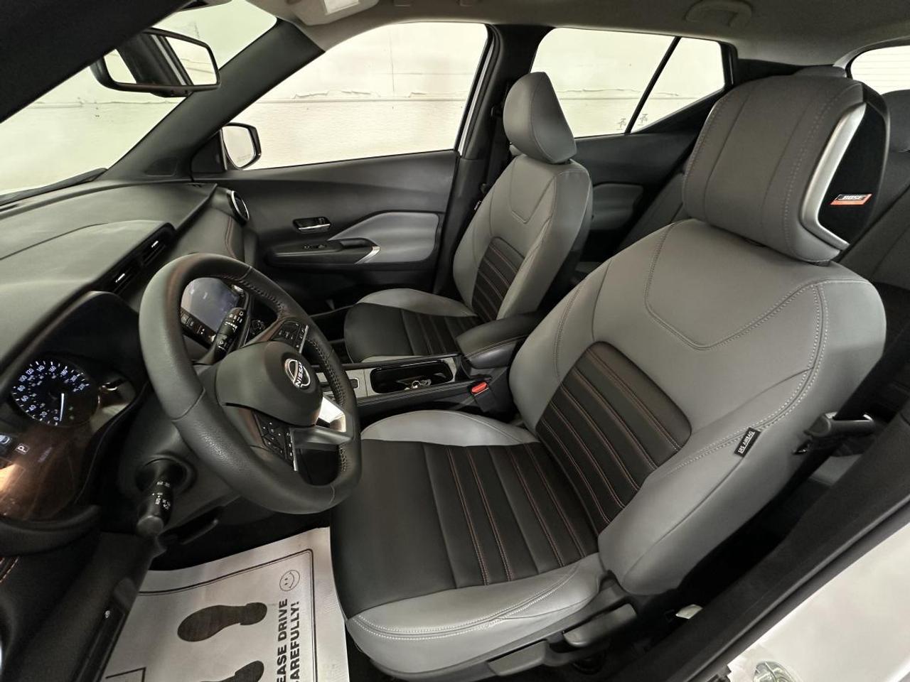 2024 Nissan Kicks SR/PREMIUM/2-TONE LEATHER/2-TONE ROOF/16KM/OFF 1 OWNER LEASE! Photo