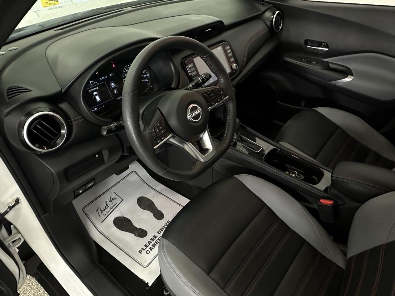 2024 Nissan Kicks SR/PREMIUM/2-TONE LEATHER/2-TONE ROOF/16KM/OFF 1 OWNER LEASE! Photo