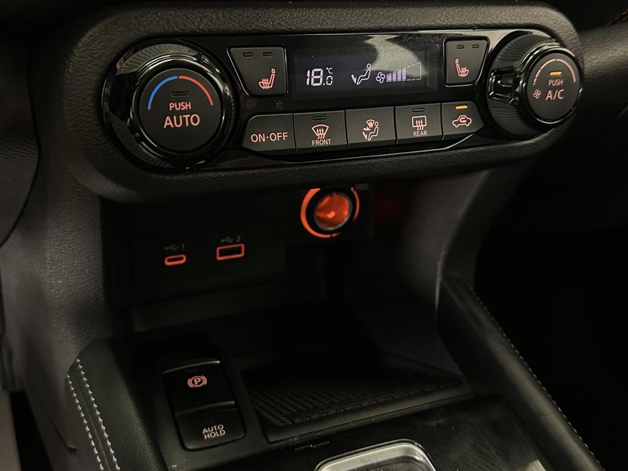2024 Nissan Kicks SR/PREMIUM/2-TONE LEATHER/2-TONE ROOF/16KM/OFF 1 OWNER LEASE! Photo
