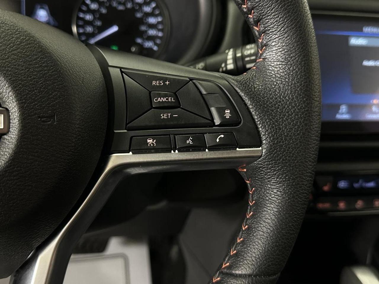 2024 Nissan Kicks SR/PREMIUM/2-TONE LEATHER/2-TONE ROOF/16KM/OFF 1 OWNER LEASE! Photo