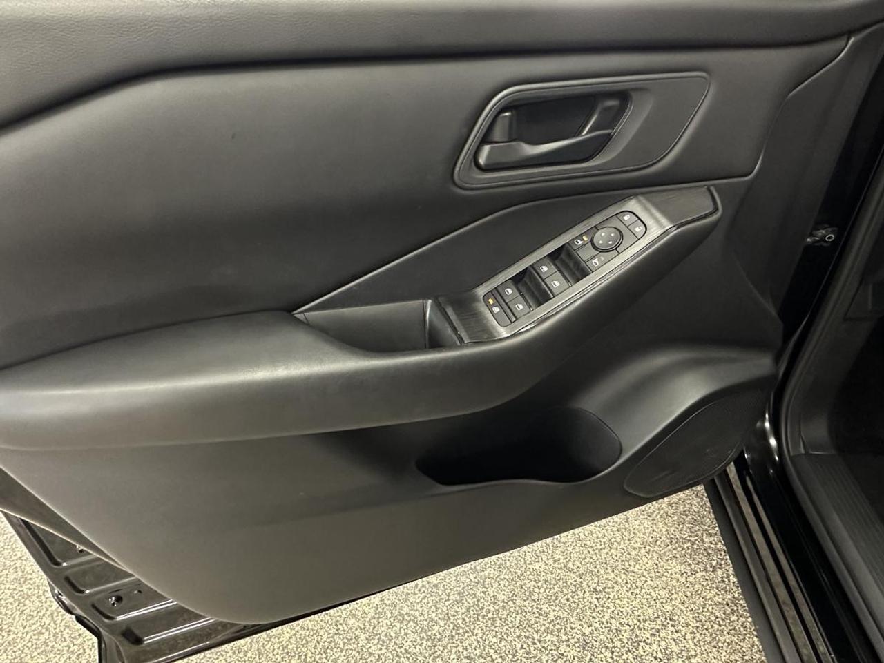 2024 Nissan Rogue S/AWD/31KM/OFF 1 OWNER NISSAN LEASE! Photo