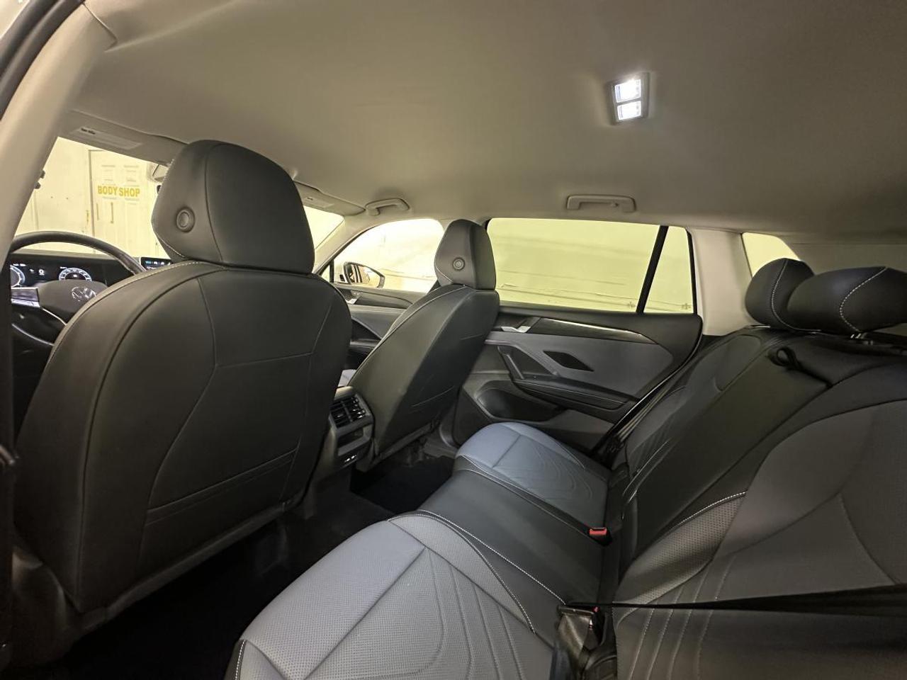 2026 Volkswagen Tiguan Comfortline COMFORTLINE/AWD/LEATHER/MORE! Photo