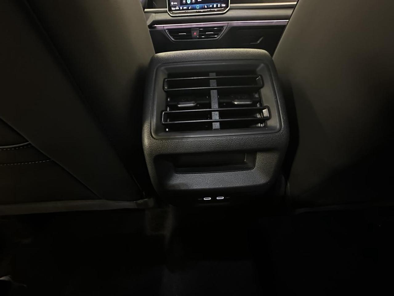 2026 Volkswagen Tiguan Comfortline COMFORTLINE/AWD/LEATHER/MORE! Photo