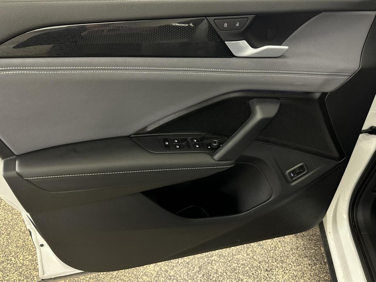 2026 Volkswagen Tiguan Comfortline COMFORTLINE/AWD/LEATHER/MORE! Photo