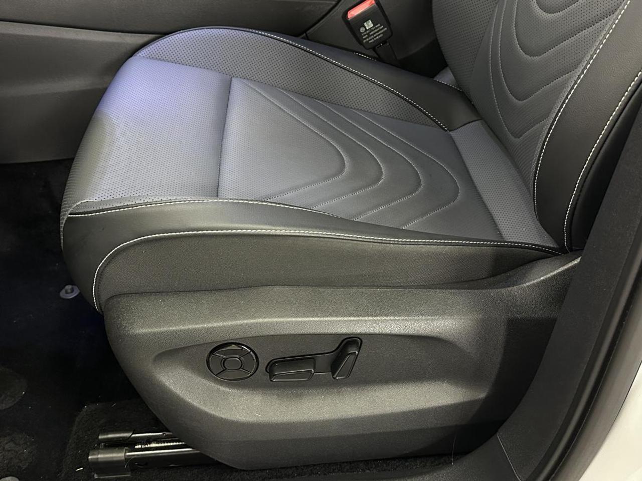 2026 Volkswagen Tiguan Comfortline COMFORTLINE/AWD/LEATHER/MORE! Photo