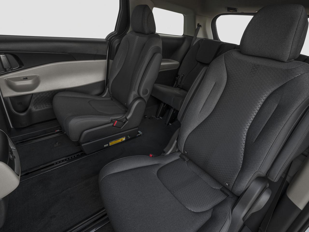 2027 Kia Carnival LX Photo