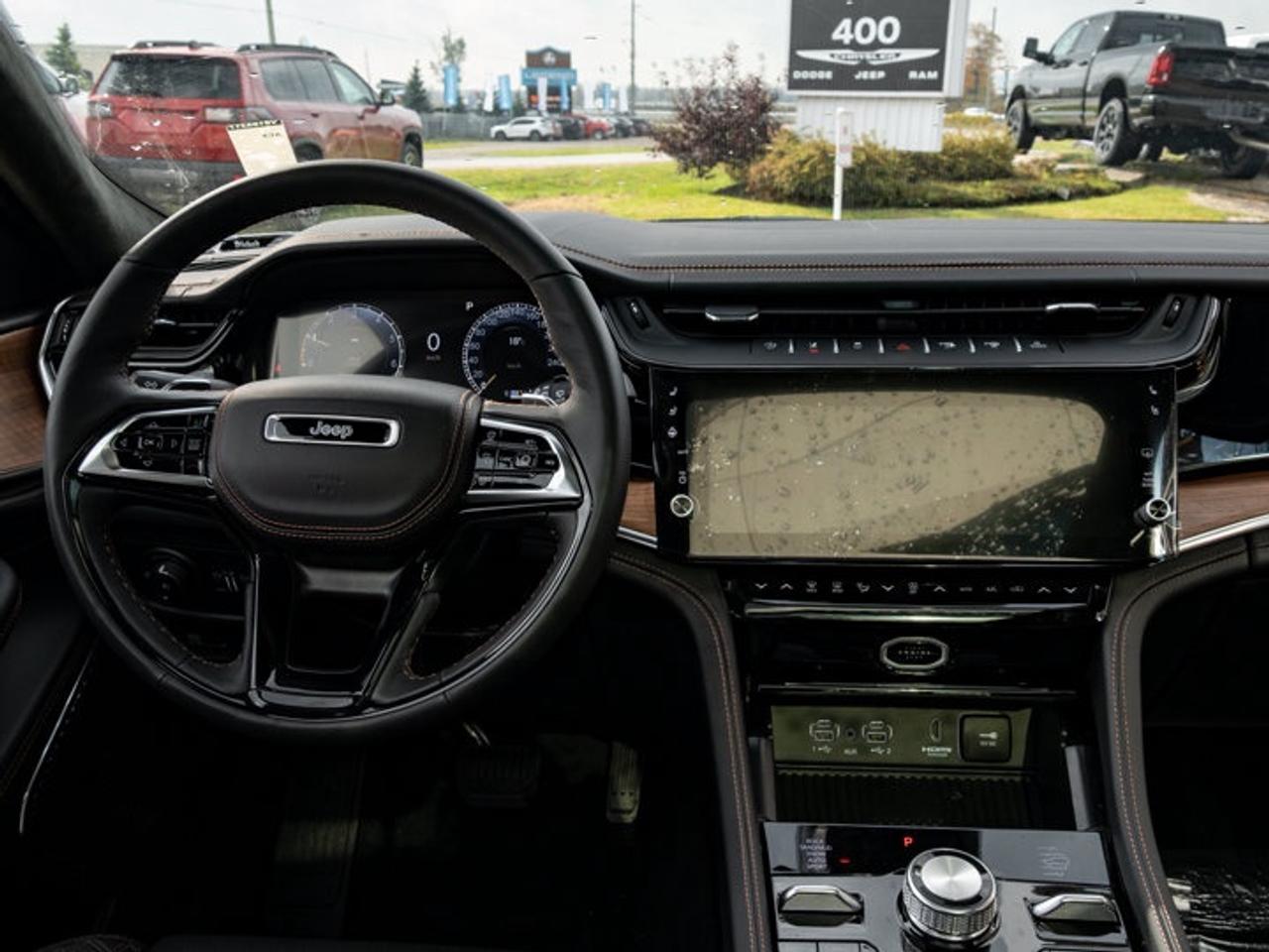2027 Jeep Grand Cherokee Summit Photo