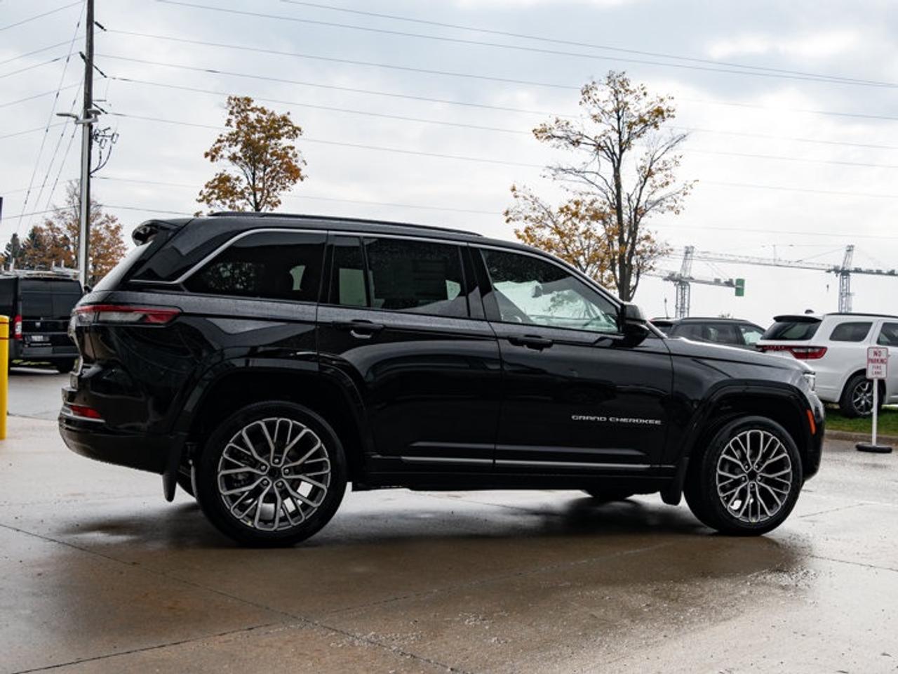 2027 Jeep Grand Cherokee Summit Photo