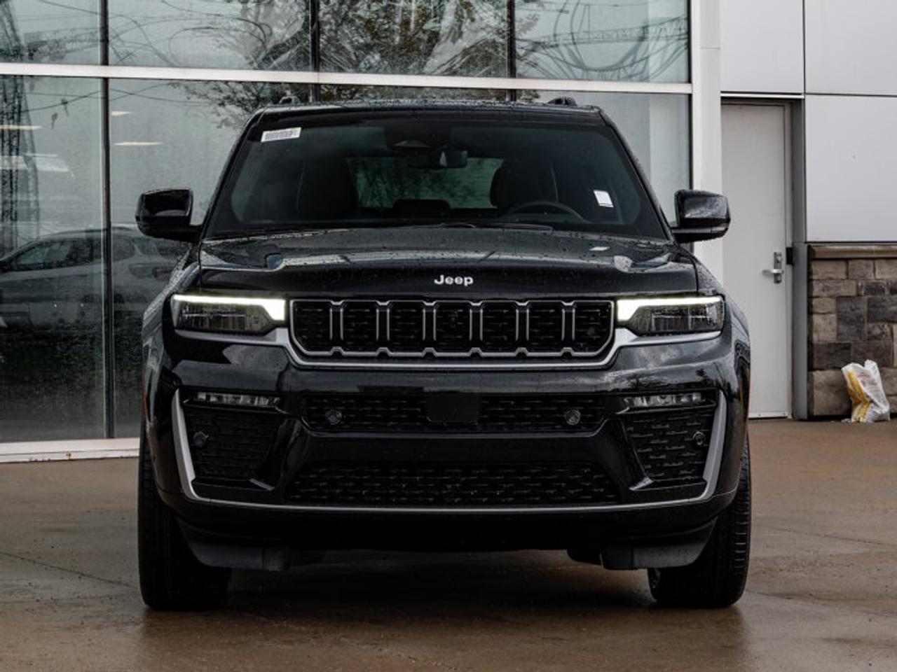 2027 Jeep Grand Cherokee Summit Photo