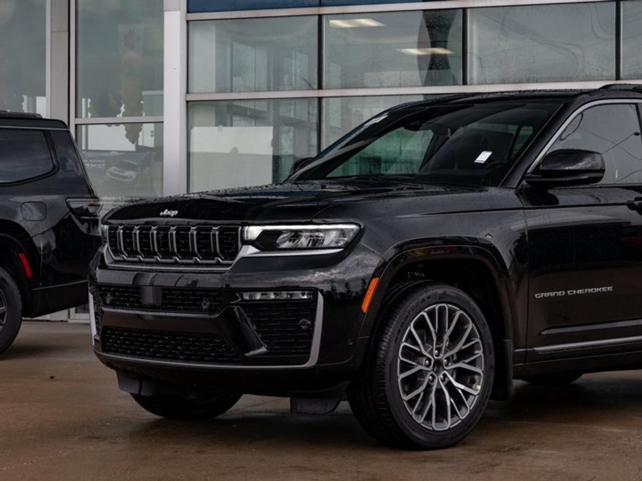 2027 Jeep Grand Cherokee Summit Photo
