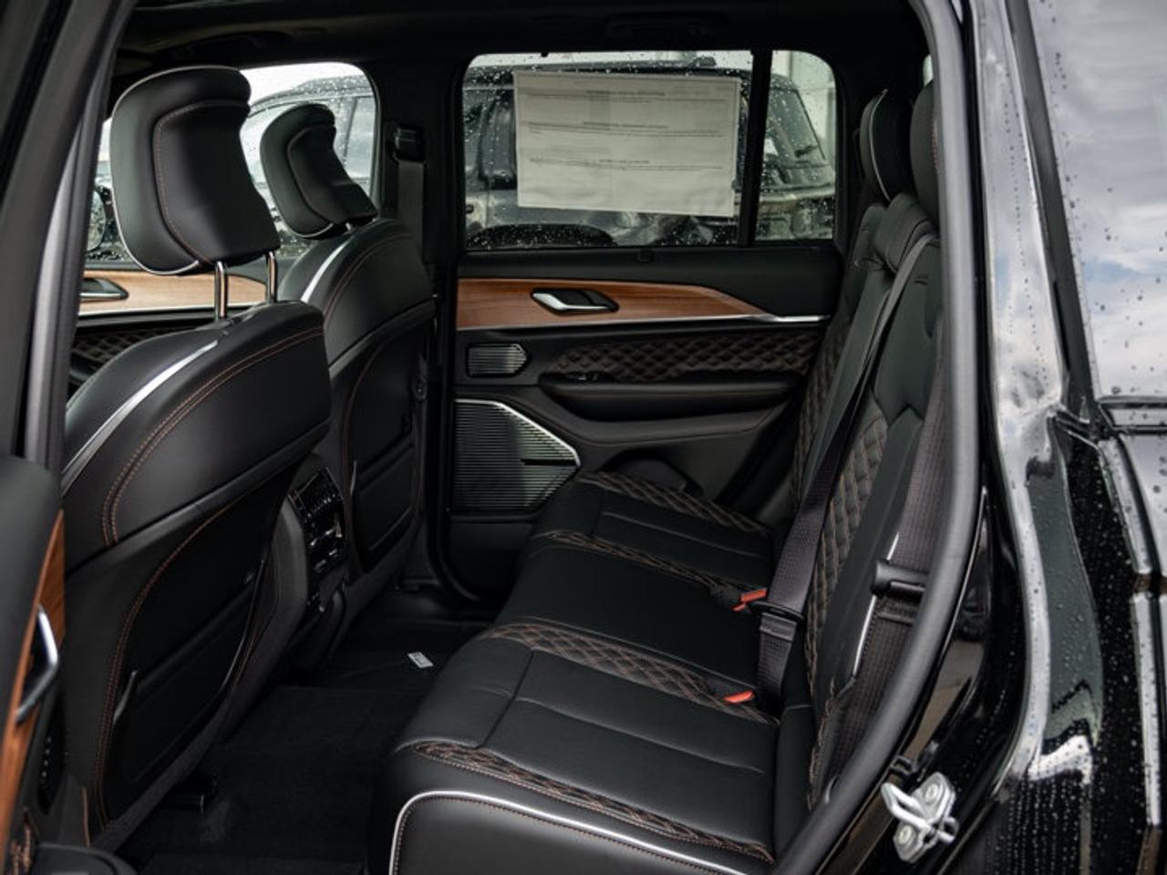 2027 Jeep Grand Cherokee Summit Photo