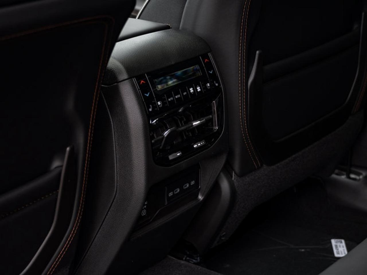 2027 Jeep Grand Cherokee Summit Photo