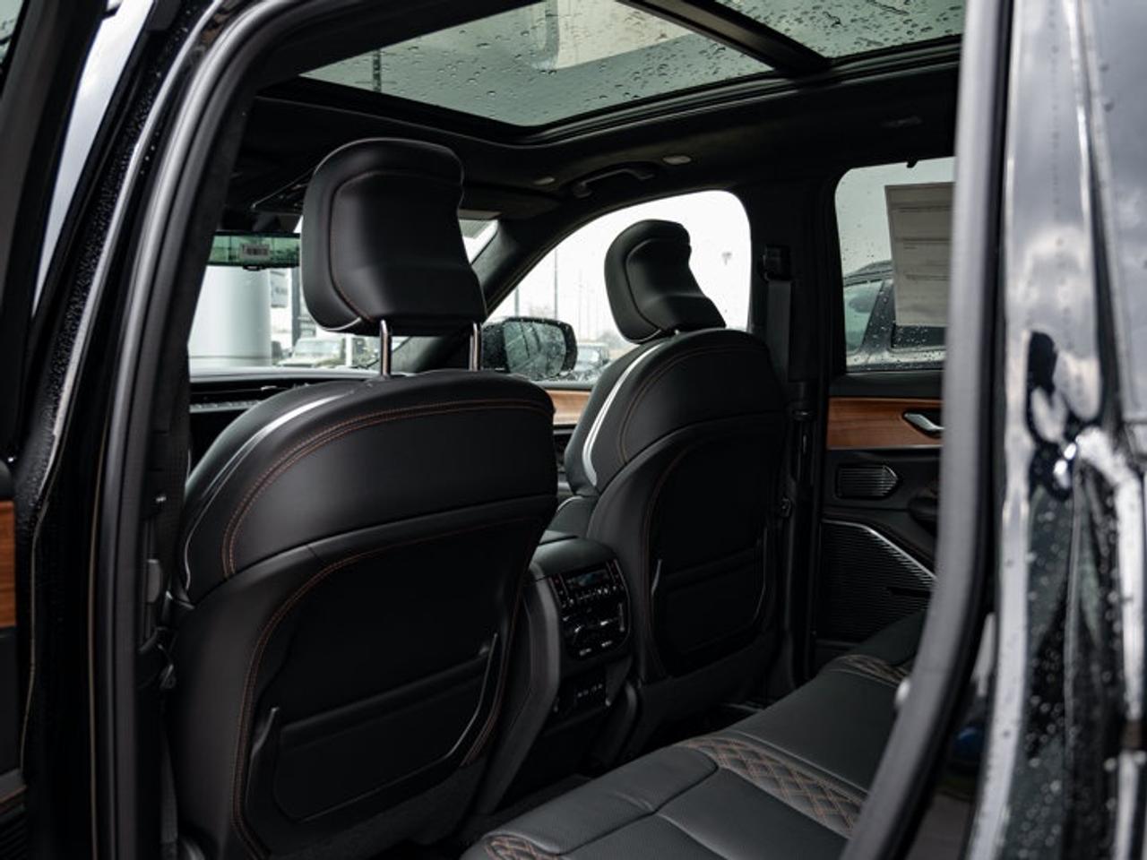 2027 Jeep Grand Cherokee Summit Photo