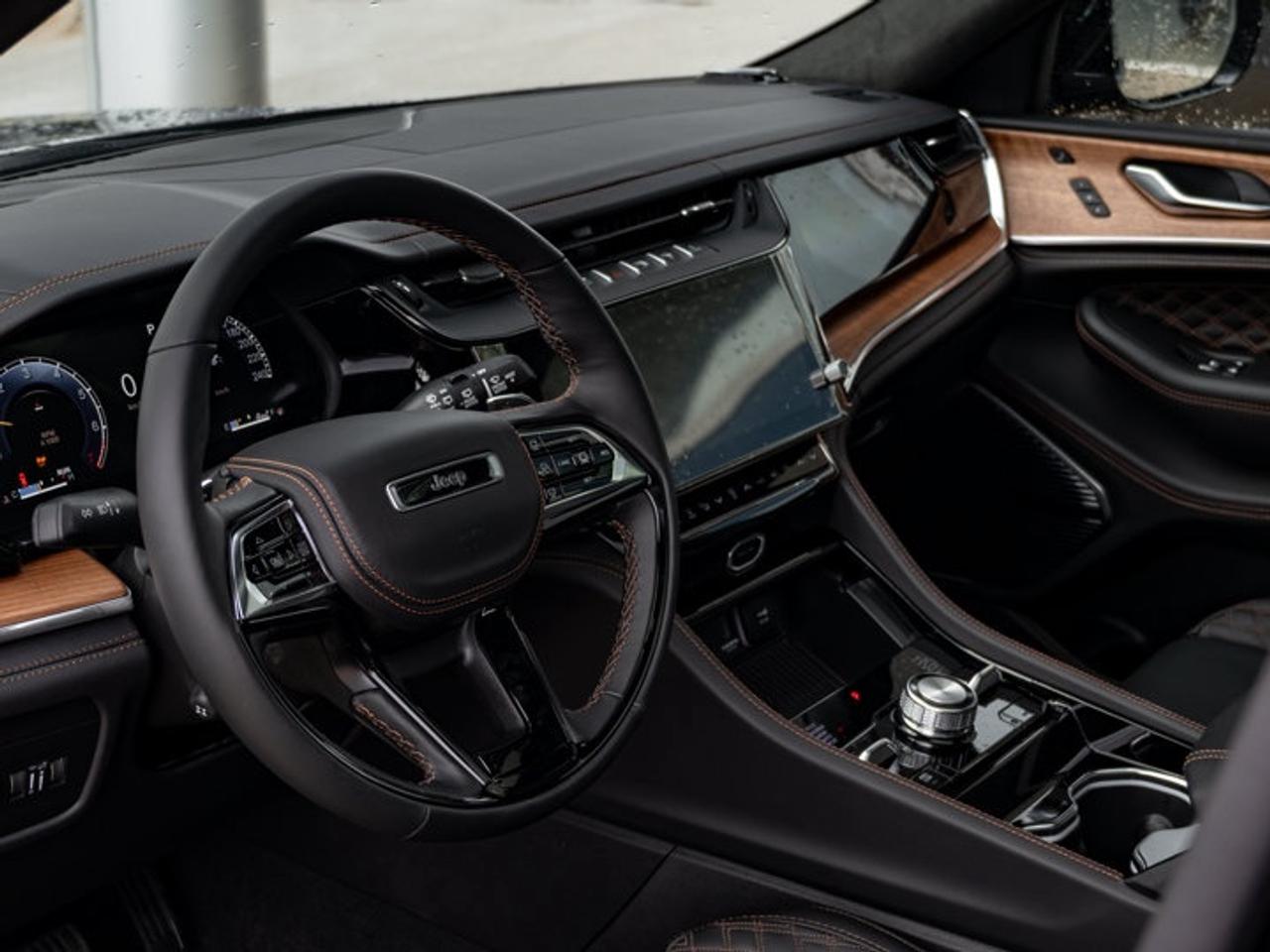 2027 Jeep Grand Cherokee Summit Photo