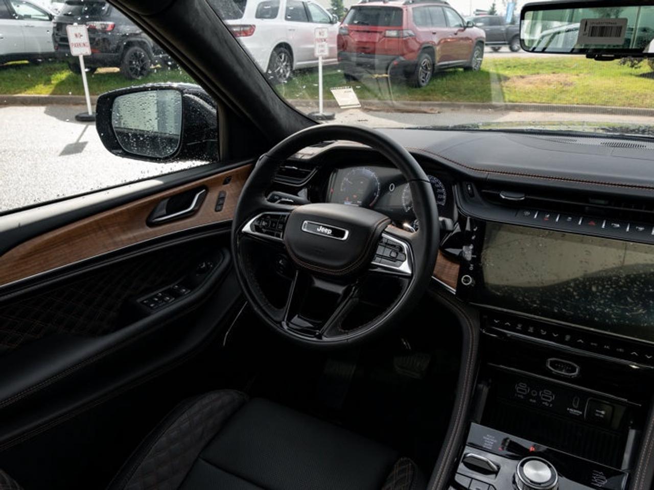 2027 Jeep Grand Cherokee Summit Photo
