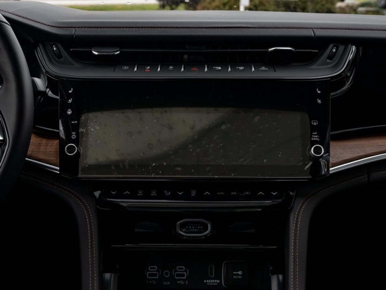2027 Jeep Grand Cherokee Summit Photo