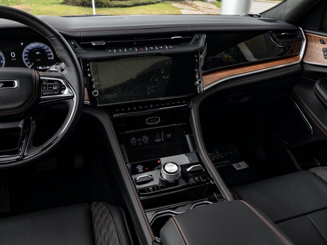 2027 Jeep Grand Cherokee Summit Photo