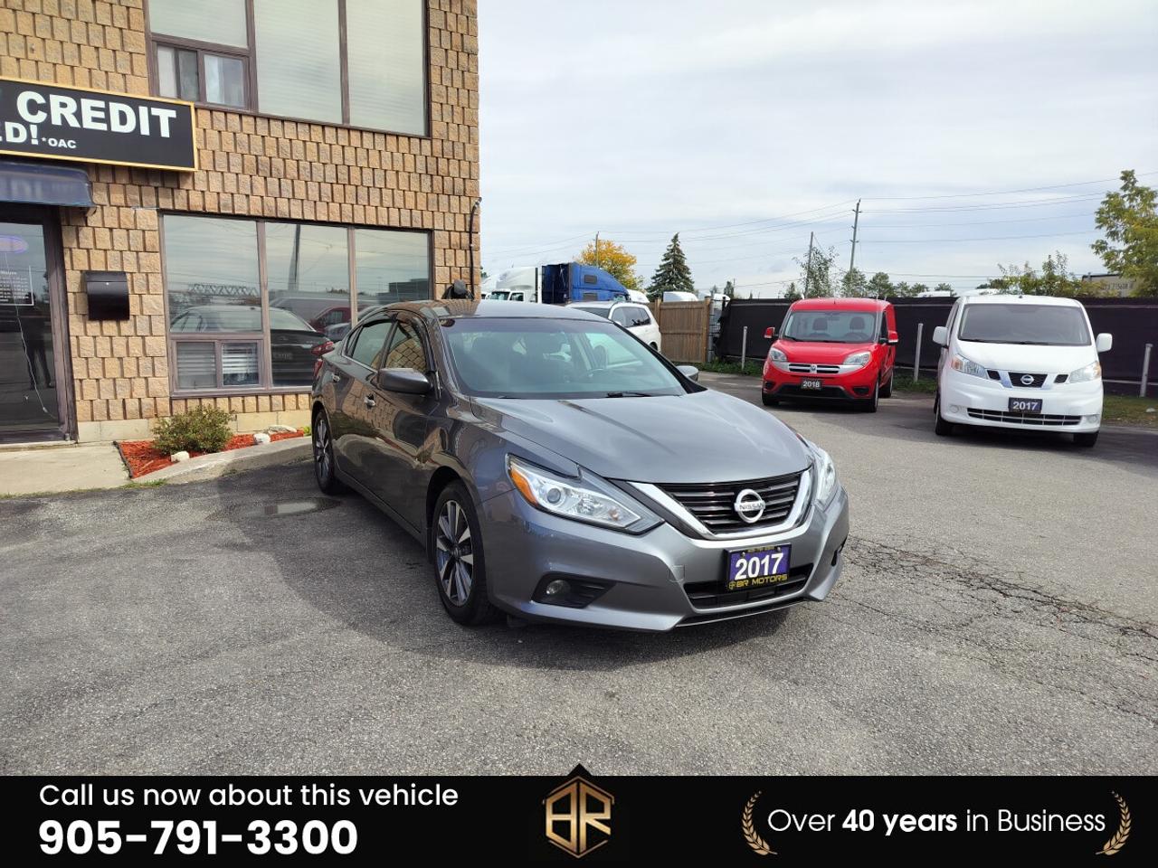 2017 Nissan Altima SV Photo2