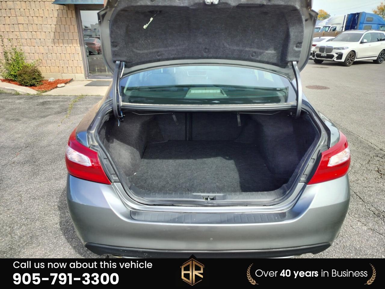 2017 Nissan Altima SV Photo