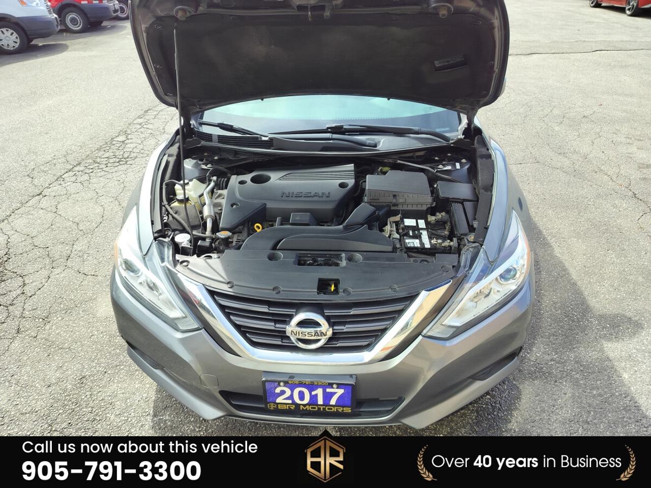 2017 Nissan Altima SV Photo