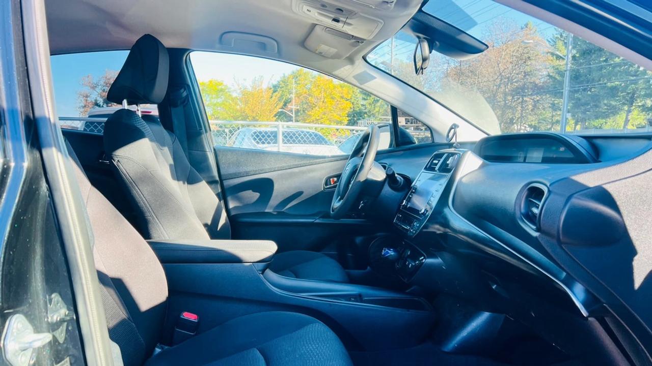 2022 Toyota Prius TECHNOLOGY Photo