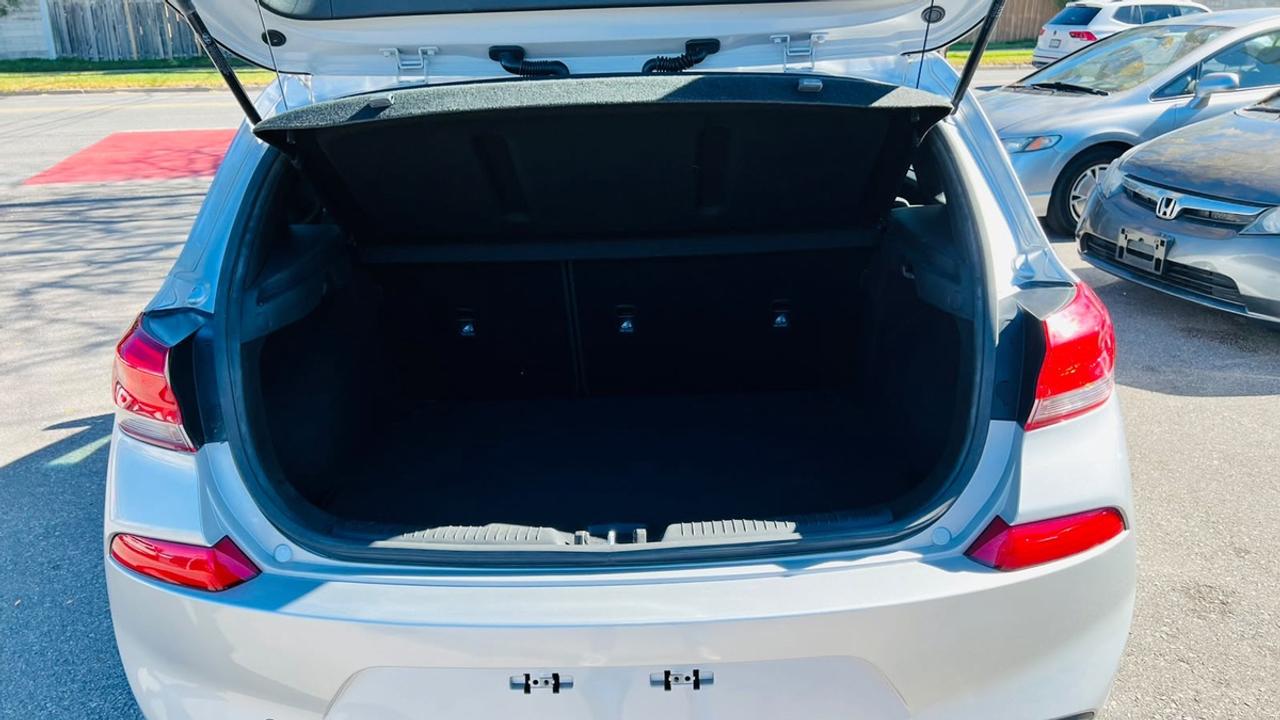 2018 Hyundai Elantra GT Sport Photo4