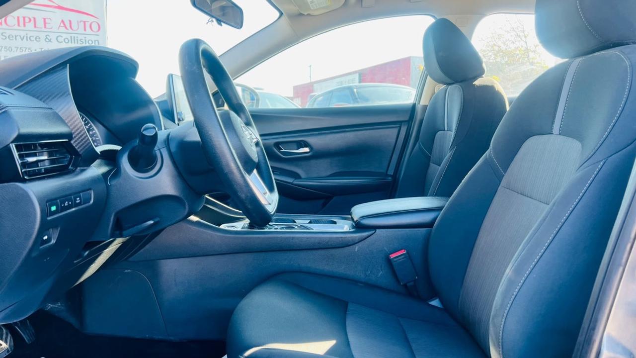 2023 Nissan Sentra SV Photo