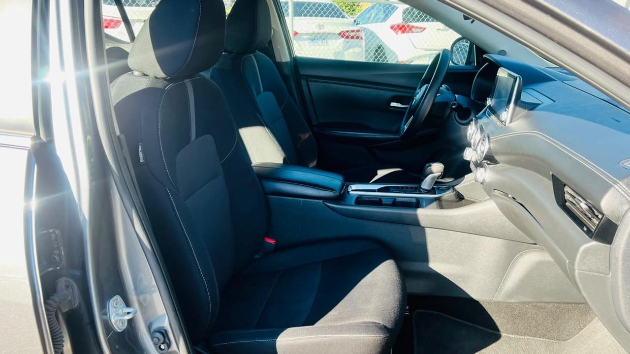 2023 Nissan Sentra SV Photo