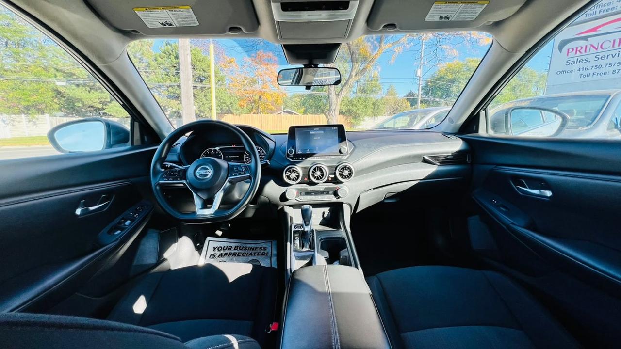 2023 Nissan Sentra SV Photo