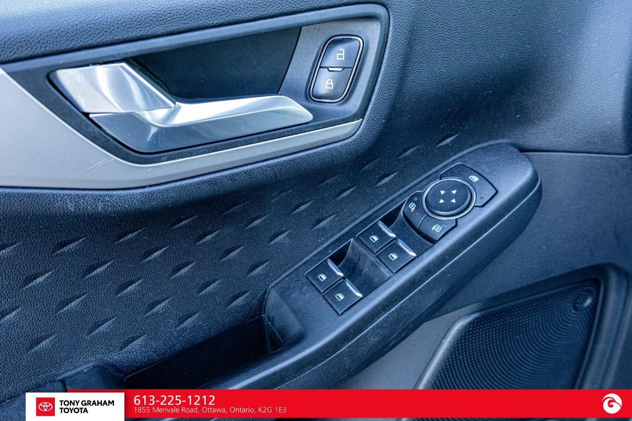 2020 Ford Escape SE Photo