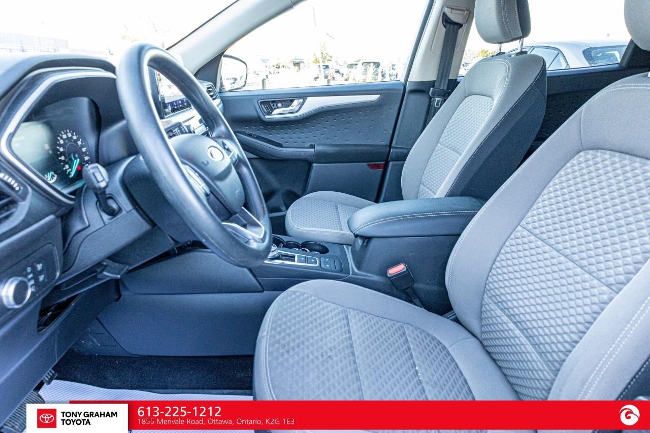 2020 Ford Escape SE Photo