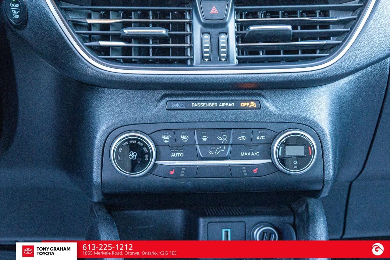2020 Ford Escape SE Photo
