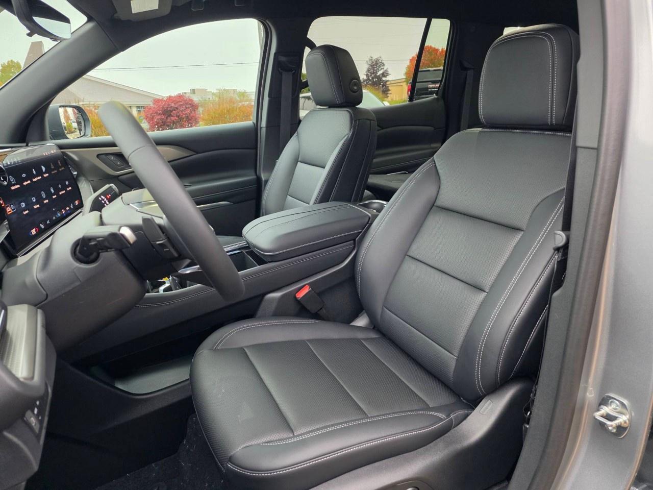 2027 Chevrolet Traverse AWD 4dr LT Photo3