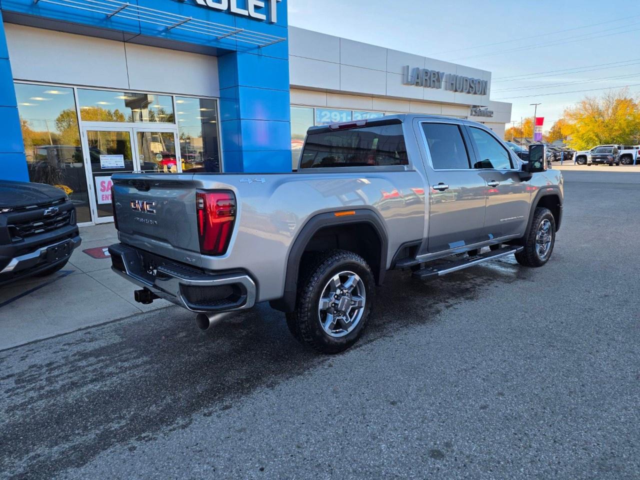 2026 GMC Sierra 2500 HD Crew Cab Standard Box 4-Wheel Drive SLT Photo