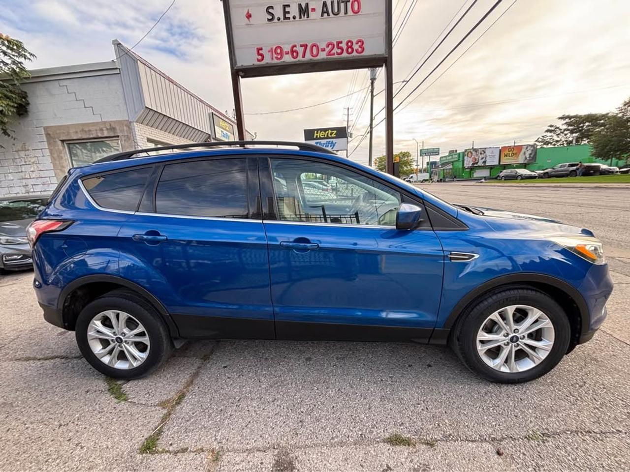 2017 Ford Escape SE Photo