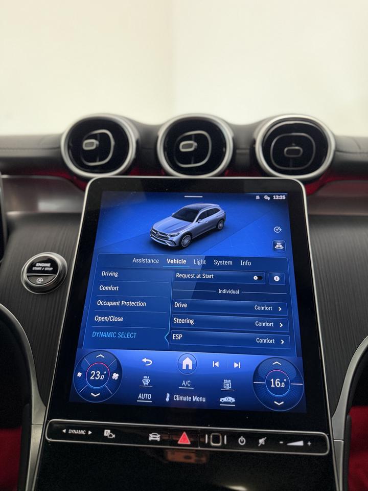 2024 Mercedes-Benz GLC-Class GLC 300 MILD HYBRID | WIRELESS CARPLAY | PANOROOF Photo