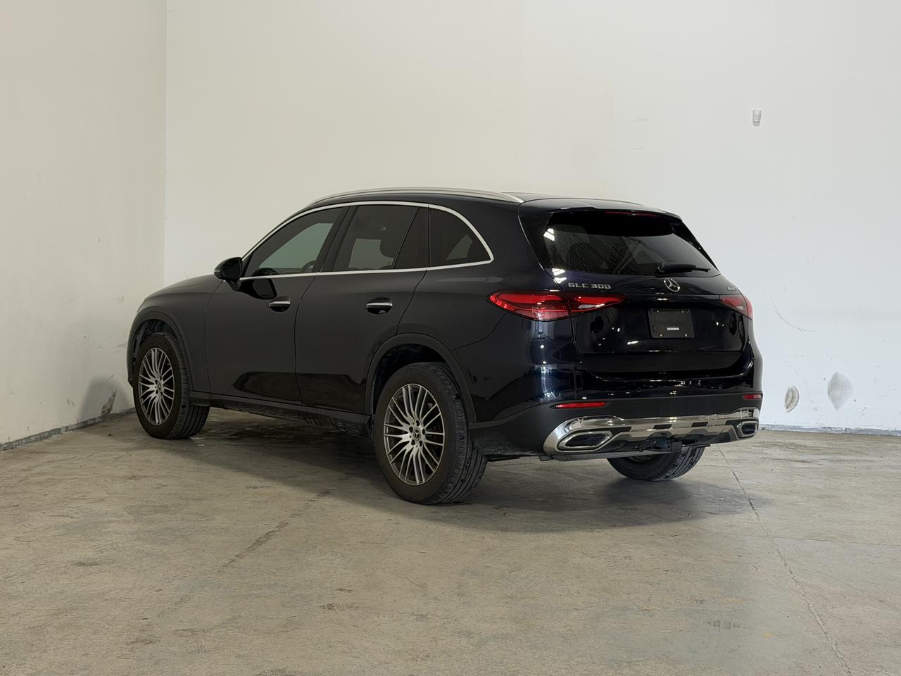 2024 Mercedes-Benz GLC-Class GLC 300 MILD HYBRID | WIRELESS CARPLAY | PANOROOF Photo3