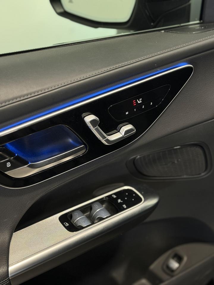 2024 Mercedes-Benz GLC-Class GLC 300 MILD HYBRID | WIRELESS CARPLAY | PANOROOF Photo