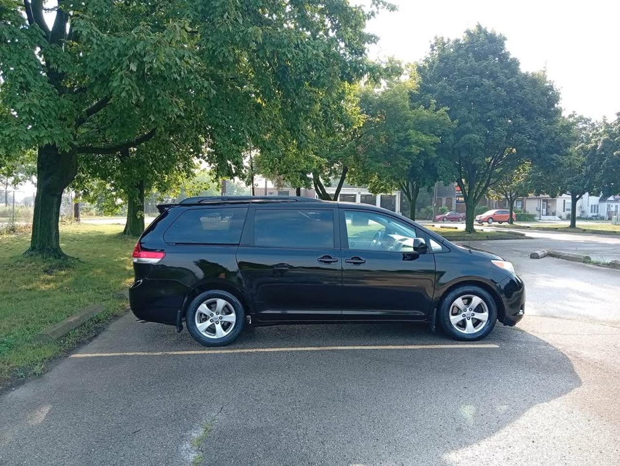 2013 Toyota Sienna LE Photo