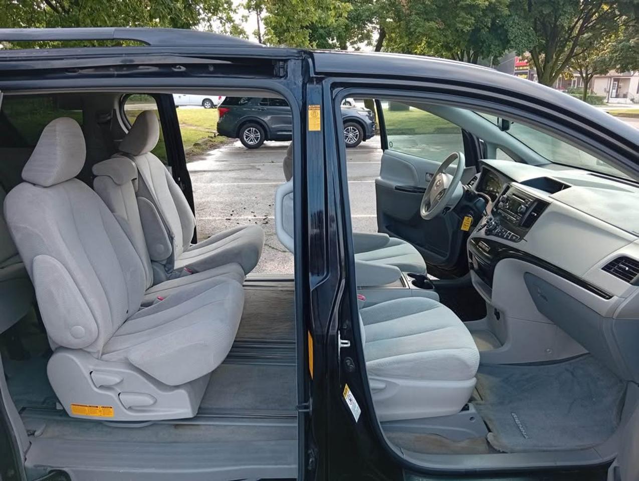 2013 Toyota Sienna LE Photo
