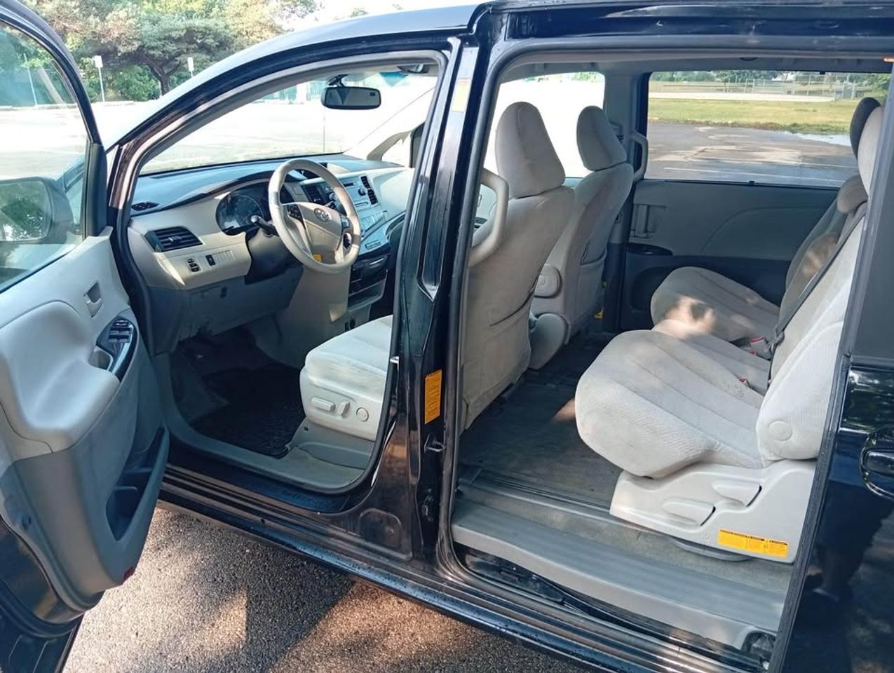 2013 Toyota Sienna LE Photo